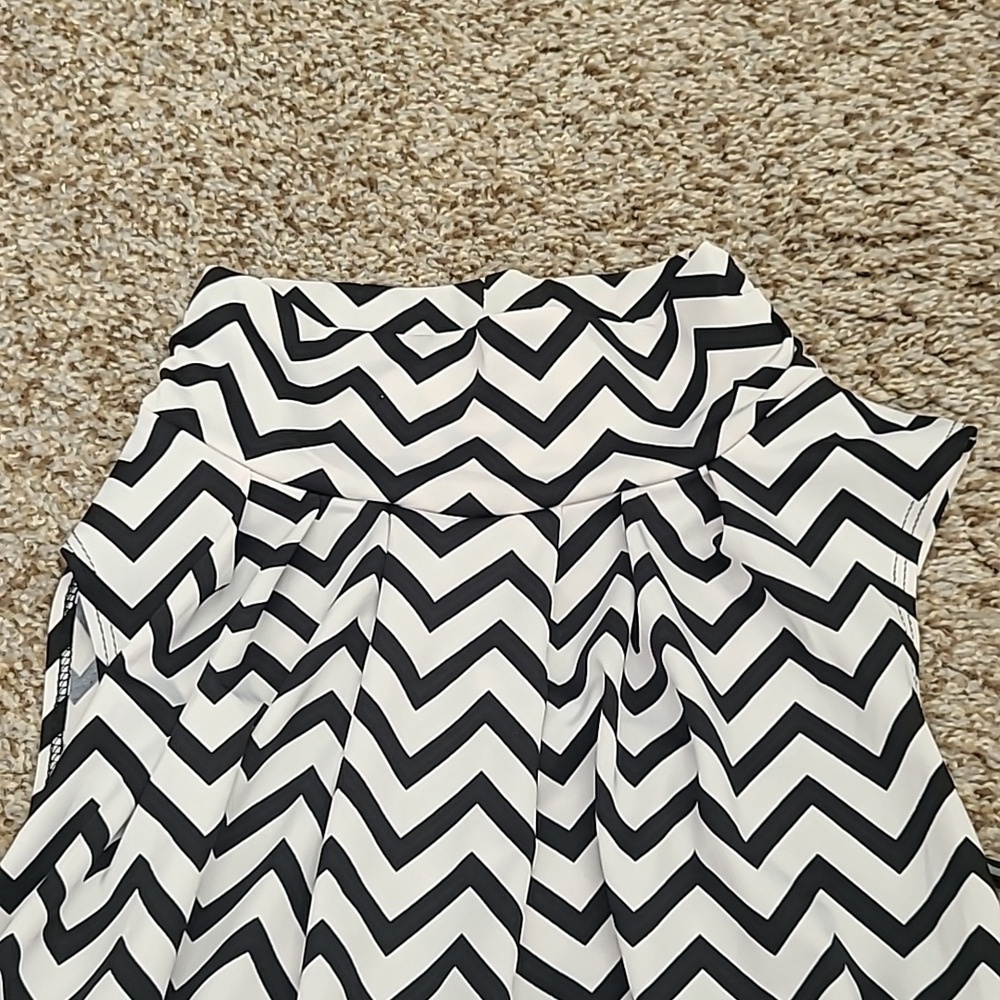 PerSeption Concept Monochrome Geometric Top - Picture 7 of 7